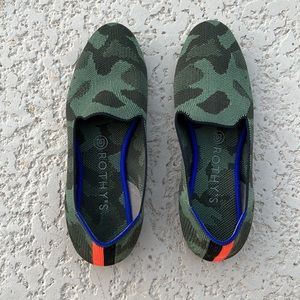 Like NEW! ROTHY’S The Loafer in Olive Camo 7.5